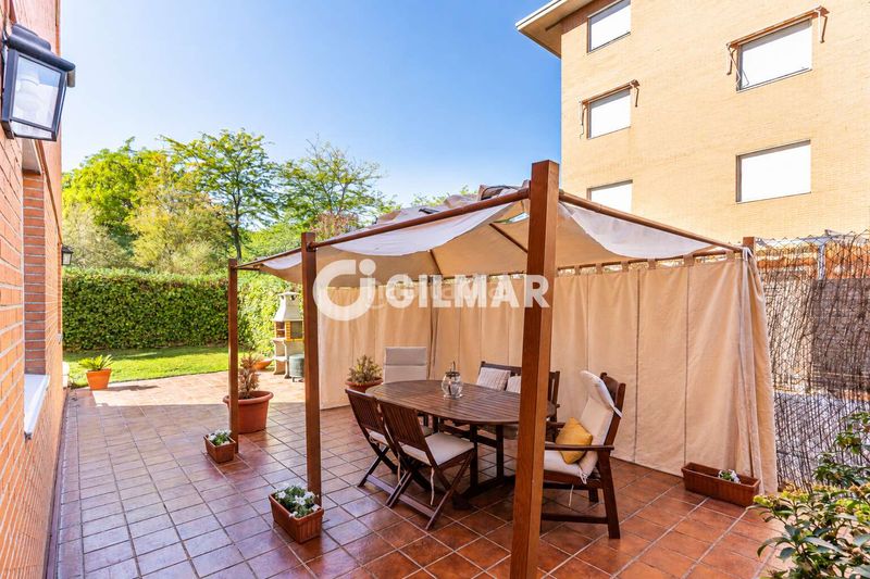 Foto a4cf1e43-a068-4e0f-92f0-3fc5c91f17cb. Planta baixa amb calefacció aparcament piscina a Boadilla del Monte