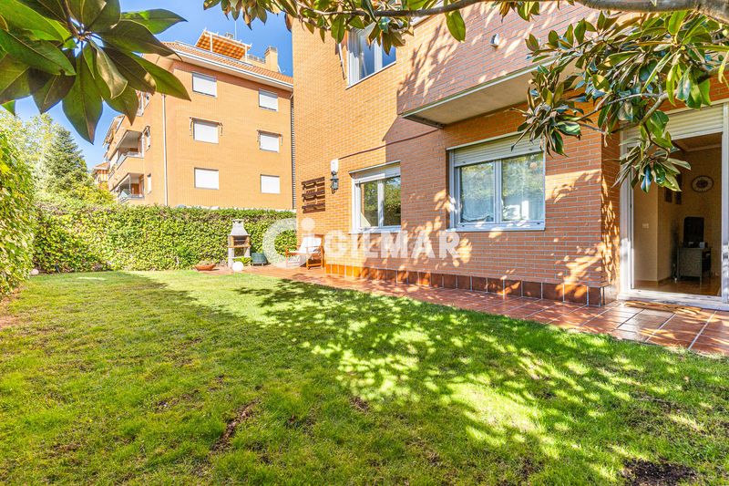 Foto c8fe64b8-0e8c-4550-b867-491c85290f4d. Planta baixa amb calefacció aparcament piscina a Boadilla del Monte
