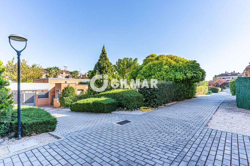Foto d05eba57-b0e8-406e-aae4-7fe662932f7f. Planta baixa amb calefacció aparcament piscina a Boadilla del Monte