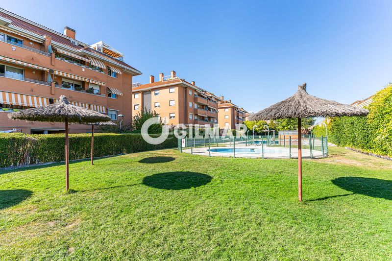 Foto d5f01af1-f8fe-4f67-a492-607f2c7bf45a. Planta baixa amb calefacció aparcament piscina a Boadilla del Monte