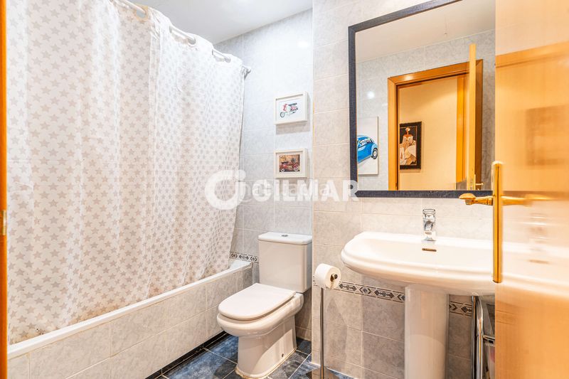 Foto df889638-e2d0-4a55-9bb8-0f156e7a7a0c. Planta baixa amb calefacció aparcament piscina a Boadilla del Monte