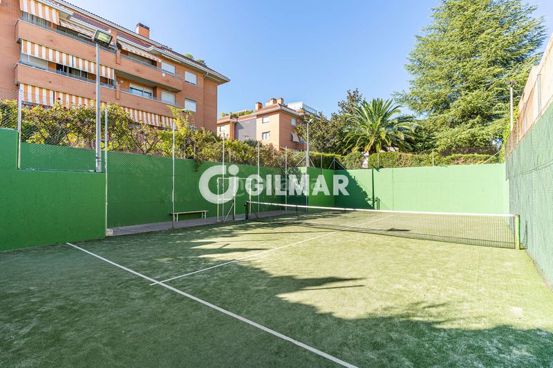 Foto efc7a41c-3a90-429a-a222-28ed48884601. Planta baixa amb calefacció aparcament piscina a Boadilla del Monte