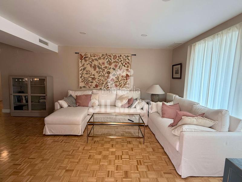 Foto 1b243cfc-2edb-4030-83a5-45b6baca5827. Rent flat with heating pool in La Buhaira Sevilla