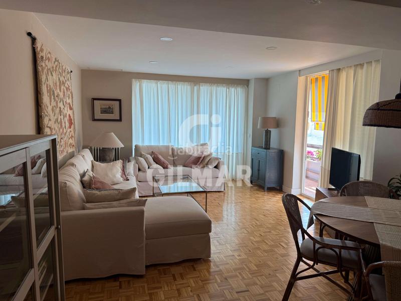 Foto 8b2b76af-232b-4955-be00-5c042e16fd43. Rent flat with heating pool in La Buhaira Sevilla