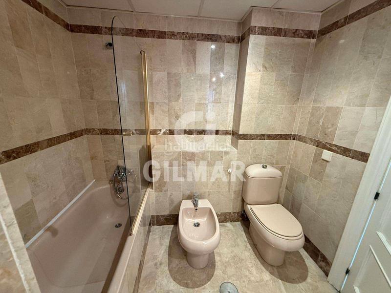 Foto 8f496ccb-ef0e-4eaa-a3f6-af1cd4a84b17. Location appartement avec parking piscine dans El Porvenir Sevilla