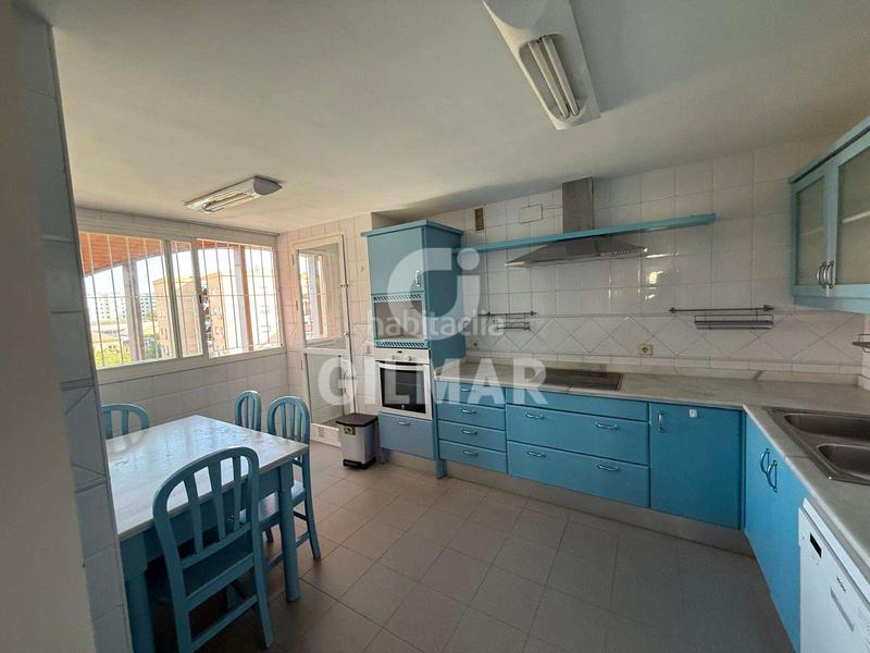 Foto d008ed79-d3a2-4f55-9da1-e28a958a214e. Location appartement avec parking piscine dans El Porvenir Sevilla