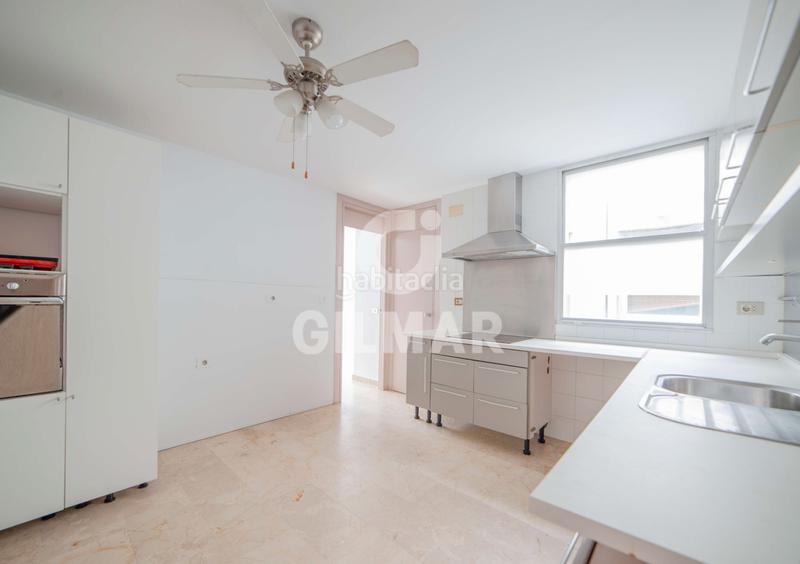 Foto c7a355a2-80b8-46f8-8a3b-5c7873670998. Location appartement avec parking dans San Lorenzo Sevilla