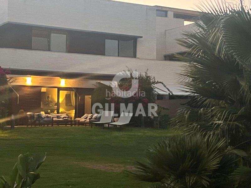 Foto 7e4f3350-3c6b-4c19-9c53-6dacdaaa89c2. Lloguer casa adossada amb xemeneia aparcament a Vistahermosa Puerto de Santa María (El)