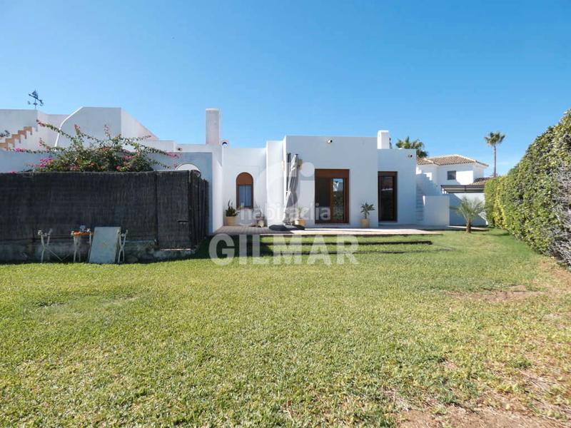 Foto a8e7d5de-f9d5-4140-93b4-39f17fdc6ce7. Alquiler casa adosada gilmar alquila temporal vivienda de alto standing en Puerto de Santa María (El)