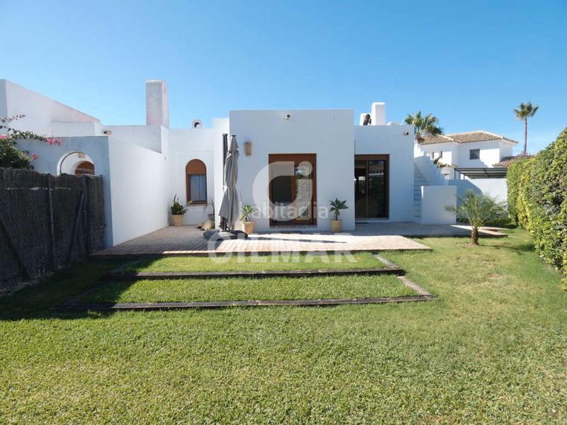 Foto f4e14ed8-acca-460c-9870-3aec8e53b6a4. Alquiler casa adosada gilmar alquila temporal vivienda de alto standing en Puerto de Santa María (El)