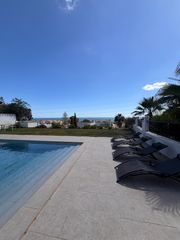 Location Maison jumelée  Calle reina juliana. Alquiler de chalet con piscina con vistas al mar