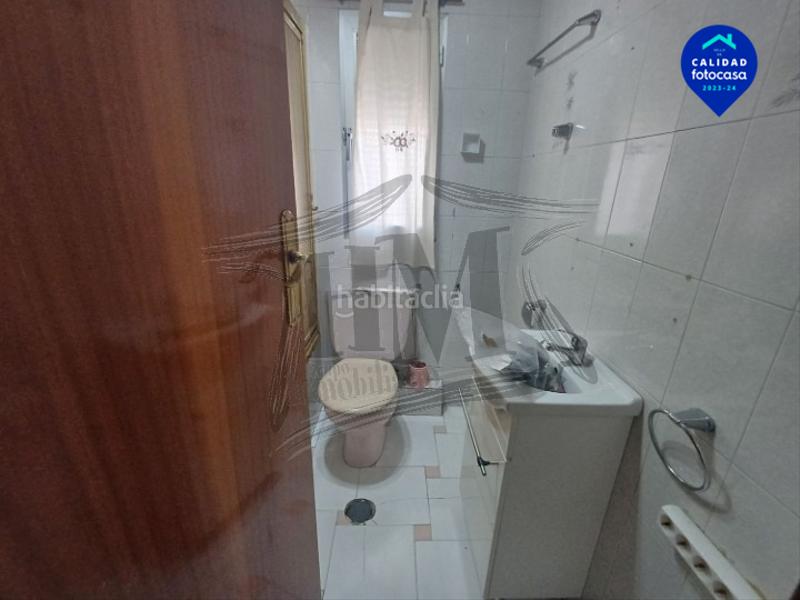 Foto 1d4e24b6-126e-40d0-991d-46789d23da50. Piso en calle de peña de la atalaya 129 consulta financiación! en Madrid