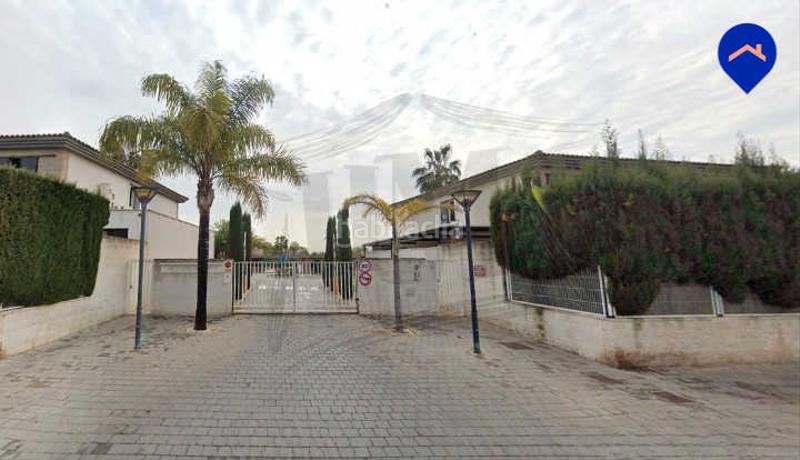 Foto 8aa0da7e-b159-4d69-bf34-206017de5cd6. Casa adossada amb calefacció aparcament piscina a Paterna