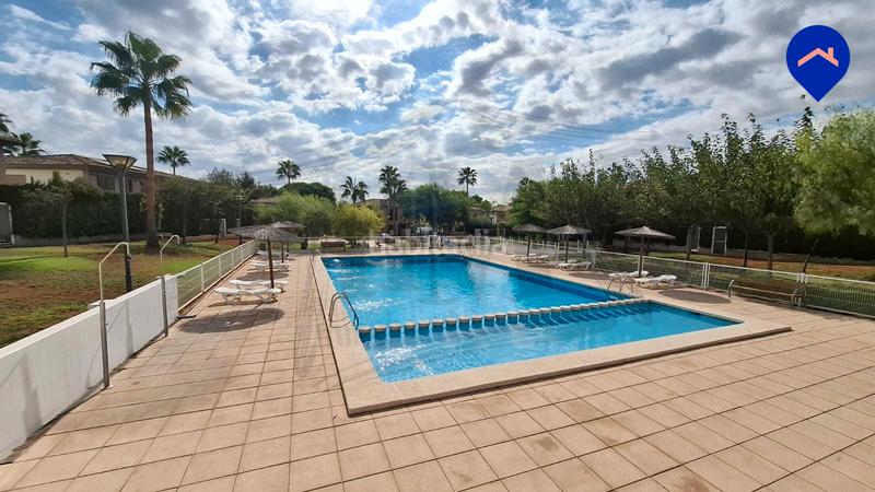 Foto f2954f23-b71c-4698-85b1-3f5c8e4c10c9. Casa adossada amb calefacció aparcament piscina a Paterna
