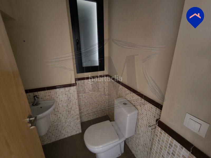 Foto a5d04402-0695-4ffa-a1b5-e428d2483c5f. Casa adossada amb calefacció aparcament piscina a Paterna