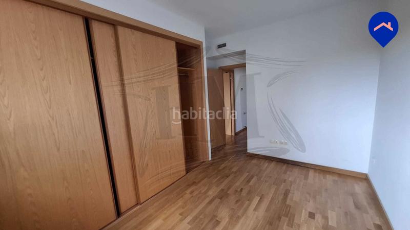 Foto ce0e74df-1124-4ceb-80bc-e87ab65c20b4. Casa adossada amb calefacció aparcament piscina a Paterna