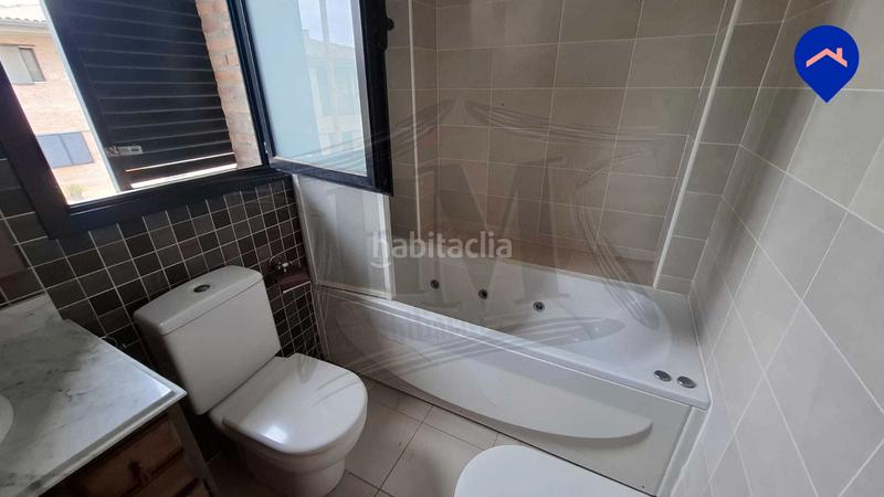 Foto d57bce6d-e09c-4d19-a7ee-ba762669d0ce. Casa adossada amb calefacció aparcament piscina a Paterna