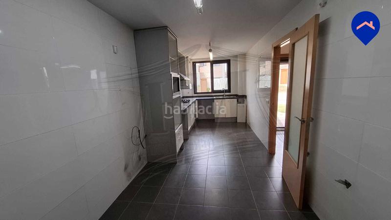 Foto fb502461-9792-4e32-bb0b-cee0f368b2bc. Casa adossada amb calefacció aparcament piscina a Paterna