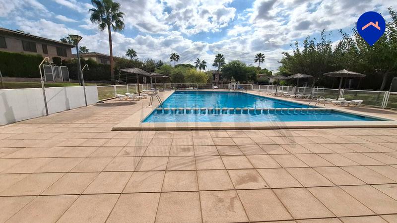 Foto 5ddc10be-6f75-4936-9967-5fc1324344aa. Casa adossada amb calefacció aparcament piscina a Paterna
