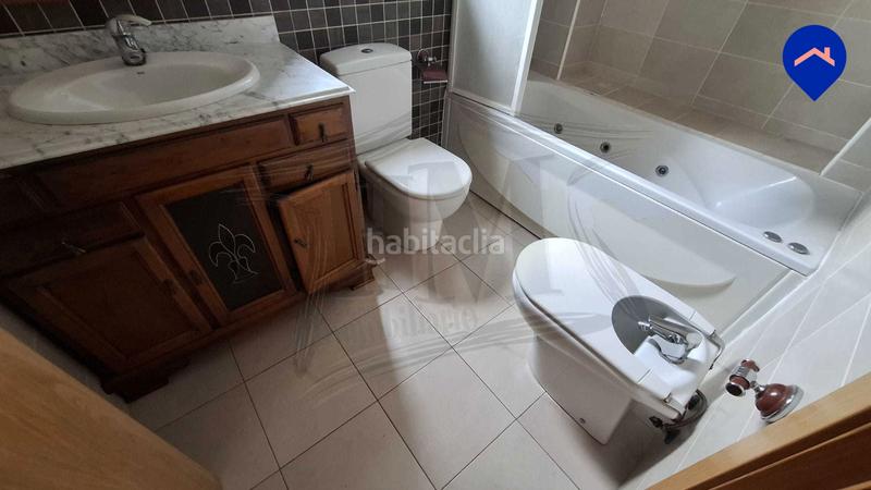 Foto cd7f87db-c29f-4bb8-a569-d4873545e610. Casa adossada amb calefacció aparcament piscina a Paterna