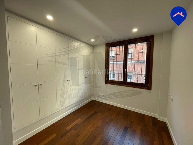 Foto 5b9334e5-c77b-43df-b9f7-2d44818235c4. Flat with heating parking pool in Valdeacederas Madrid