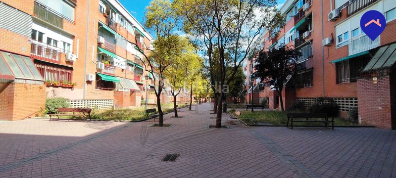 Foto d62ef34e-f6e3-49f3-8b18-552df00cd4cb. Pis amb calefacció a Pradolongo Madrid