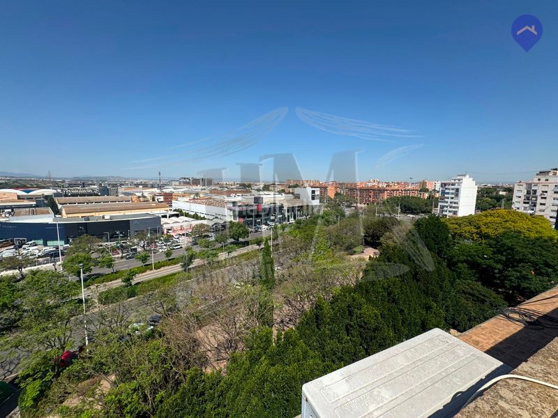 Foto cdf98371-3bc7-448d-804a-5022a71bd8d4. Pis a avinguda de les tres creus 103 a Vara de Quart Valencia