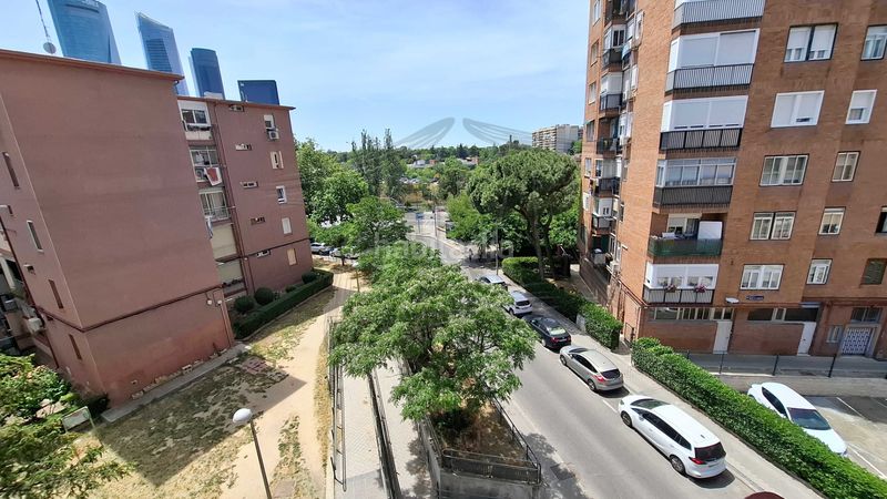 Foto f145e18f-6b9b-4be1-9821-bb9a2e050228. Pis a calle de san dacio 30 a Tres Olivos-Valverde Madrid