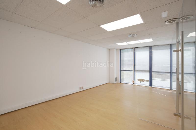 Foto cd9ca67a-bb16-4f2a-aeb8-d2b0ef473a47. Bureau dans calle de julián camarillo 7 dans Simancas Madrid