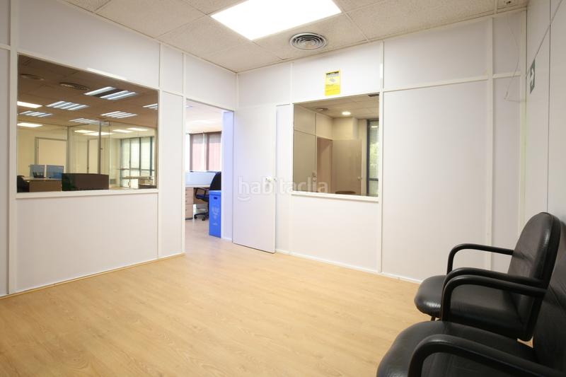Foto 7bd14bdf-526c-4371-8832-bce3c5406c41. Oficina en calle de julián camarillo 7 en Simancas Madrid