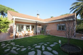 Chalet à Calle maestro turina 6