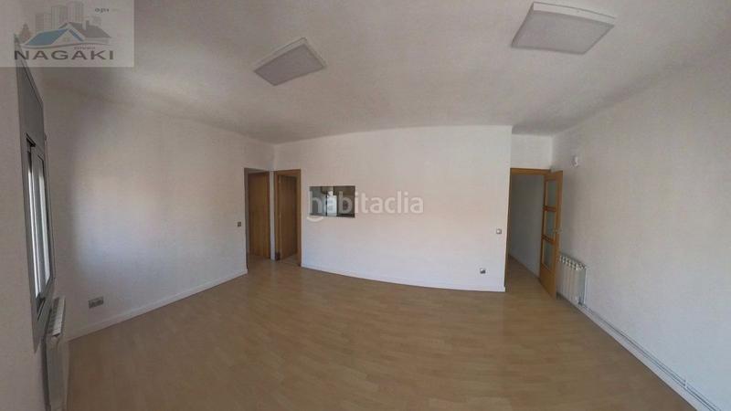 Foto f1dc8b5d-5bd9-4374-8a93-6142b1131b6a. Pis amb calefacció a Eixample Sabadell