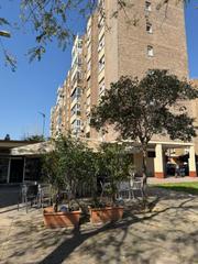 Business premise in Doctor fleming 7. Local com. en venta en torrent ballester, 3 despachos.