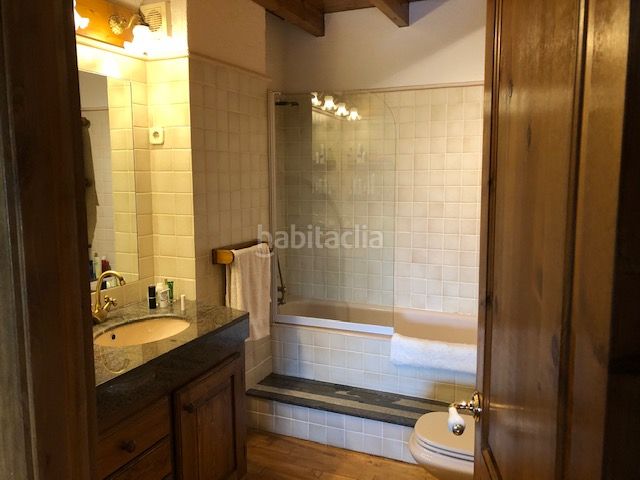 Foto 85990192-dd2e-459b-9c1c-bb6b39e09029. Location duplex avec cheminée chauffage parking piscine dans Ger
