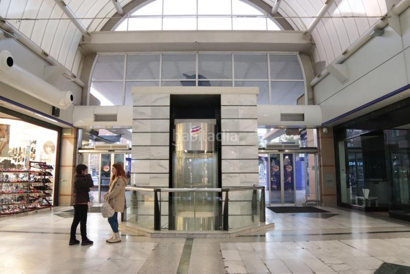 Foto 24e9a810-e77f-4bff-8322-5523699caaec. Local comercial ^**^tambien en alquiler con opcion a compra^^^** ^^^**magnífico local de 185 m2 actualmente dividido en dos locales en el centro c en Fuenlabrada