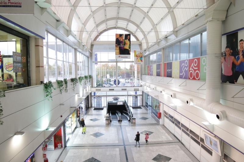 Foto 7c5390b7-c56c-4050-97c7-7be7dba31405. Local comercial ^**^tambien en alquiler con opcion a compra^^^** ^^^**magnífico local de 185 m2 actualmente dividido en dos locales en el centro c en Fuenlabrada