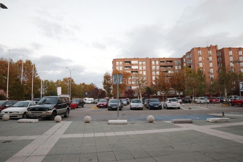 Foto b520cba3-0d6a-404c-9b4a-1eab06d107c1. Local comercial ^**^tambien en alquiler con opcion a compra^^^** ^^^**magnífico local de 185 m2 actualmente dividido en dos locales en el centro c en Fuenlabrada