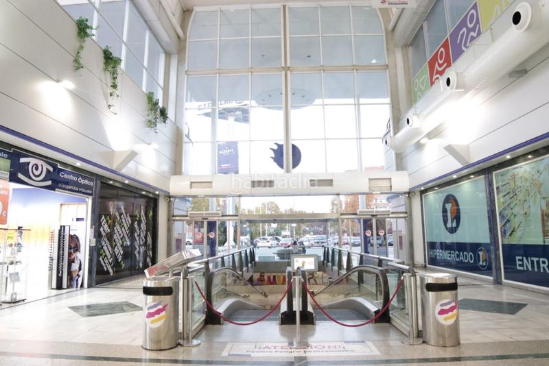 Foto e124ca75-986d-4e1f-bbf3-ddd8b59a16ab. Local comercial ^**^tambien en alquiler con opcion a compra^^^** ^^^**magnífico local de 185 m2 actualmente dividido en dos locales en el centro c en Fuenlabrada