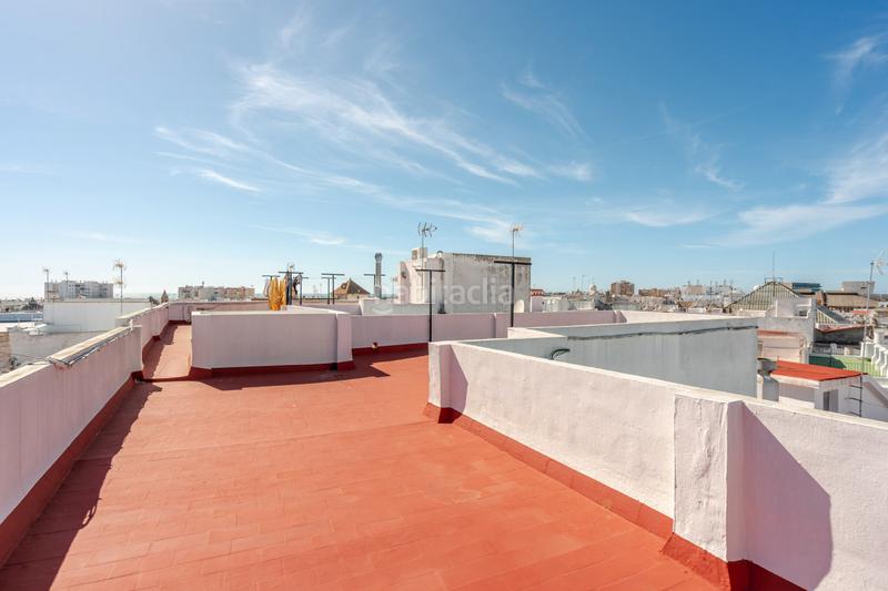 Foto 1494e8a2-5a83-4752-b1c9-e3d74195d78e. Pis amb calefacció a Centro Histórico Cádiz