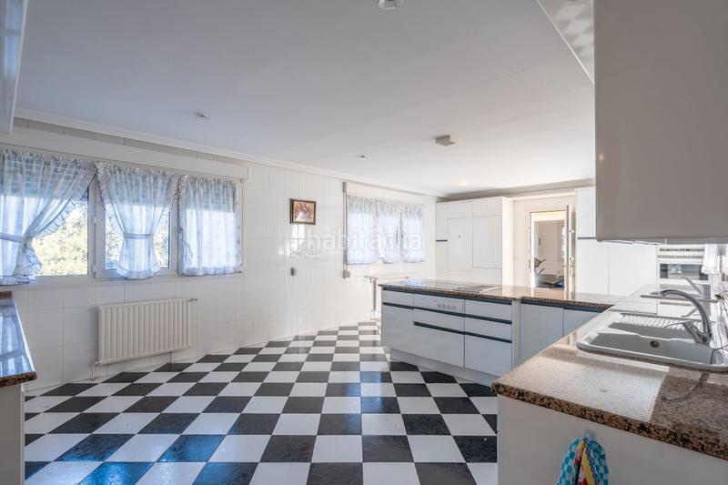 Foto d4453c29-2b25-448d-9064-8220e51a6e2a. Casale con camino riscaldamento parcheggio piscina in Colmenarejo