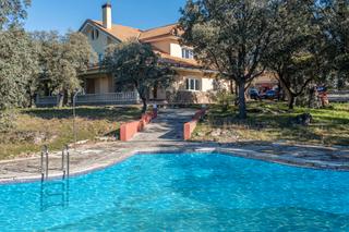 Chalet in Colmenarejo. ^**^espectacular chalet con gran parcela a 40 km del centro de m