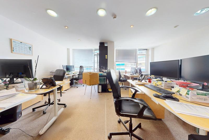 Foto 3510d5a5-7496-4d1e-b690-7bd1f3b4042c. Oficina amb calefacció a Vallehermoso Madrid