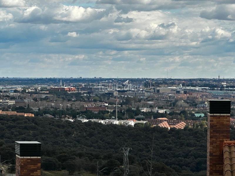 Foto 9f21fc85-1015-46c7-9e3a-b05f96ff5b57. Casa adosada ^**^espectacular adosado con vistas panorámicas al skyline de madrid^^**^ este precioso adosado es en Torrelodones