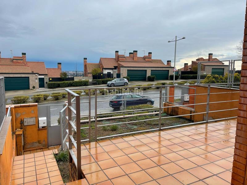 Foto b534f4a6-2776-43f8-bb60-0b8d2d0da076. Casa adosada ^**^espectacular adosado con vistas panorámicas al skyline de madrid^^**^ este precioso adosado es en Torrelodones