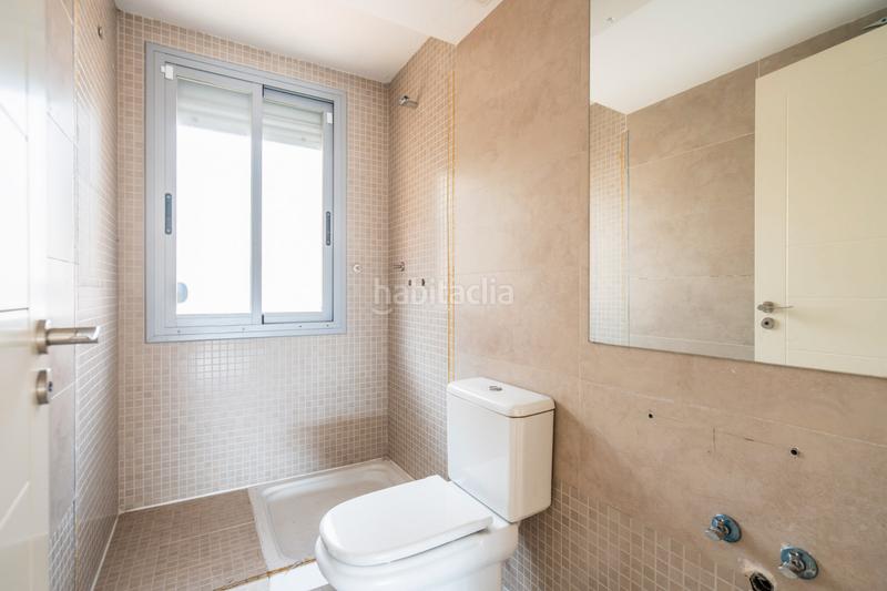 Foto b5a697ad-12e5-4857-9bd9-c3ea42d099d6. Casa adosada ^**^espectacular adosado con vistas panorámicas al skyline de madrid^^**^ este precioso adosado es en Torrelodones