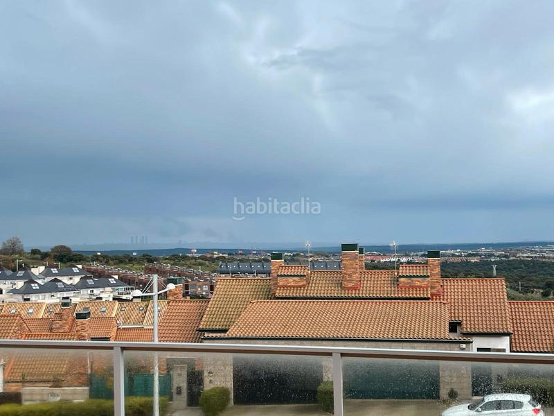 Foto ddac6417-b0f9-4166-9fef-bfd441866141. Casa adosada ^**^espectacular adosado con vistas panorámicas al skyline de madrid^^**^ este precioso adosado es en Torrelodones
