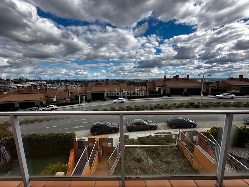 Foto f3132659-928e-41ff-ba22-b7cfdf7c81a0. Casa adosada ^**^espectacular adosado con vistas panorámicas al skyline de madrid^^**^ este precioso adosado es en Torrelodones