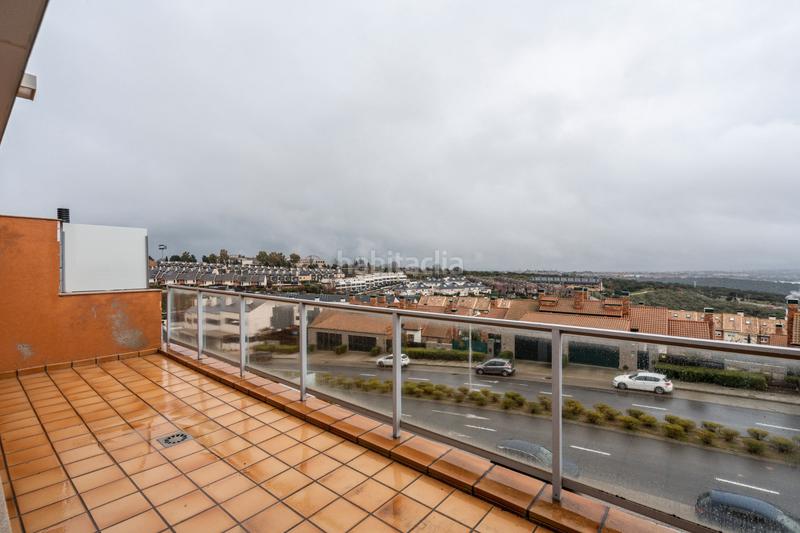 Foto f6c2e80c-68d7-40c6-a54a-573ab80a9846. Casa adosada ^**^espectacular adosado con vistas panorámicas al skyline de madrid^^**^ este precioso adosado es en Torrelodones
