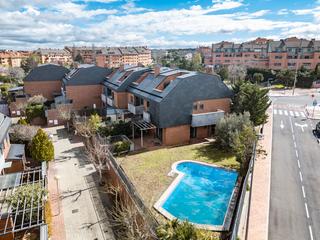 Casa aparellada a Parque Empresarial. ^**^exclusivo chalet pareado con piscina y vistas a la sierra en