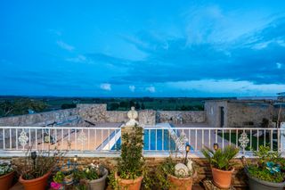 Xalet a Los Franceses - La Vega. Cortijo andaluz con 8.000 m² de terreno, piscina y varias edific